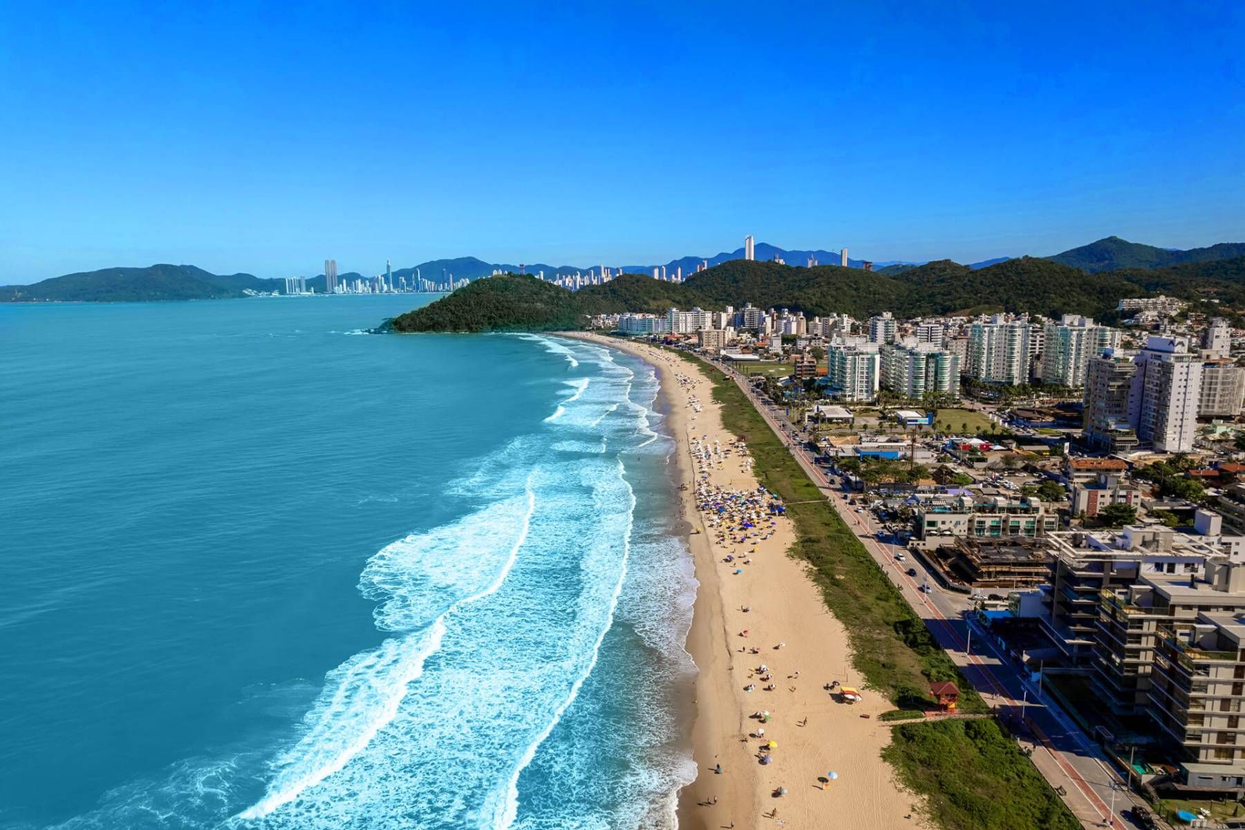 Praia Brava (SC): Por Que Tem a Maior Diária Média de Balneário Camboriú?